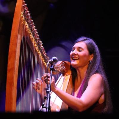 ANNA AMIGÓ (arpa i veu) / FORMIGA AND CIGALE (arpa, violí i veu)