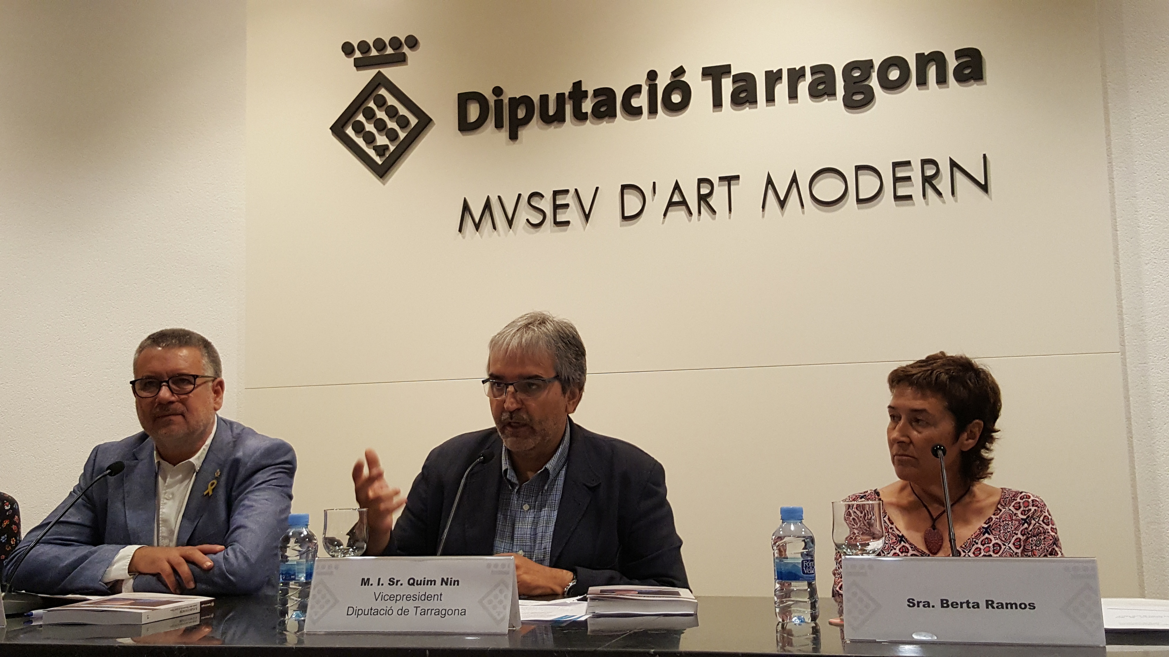 Onze autors del món de les lletres analitzen en un llibre l'extensa obra del novel·lista, professor i articulista tarragoní Jordi Tiñena