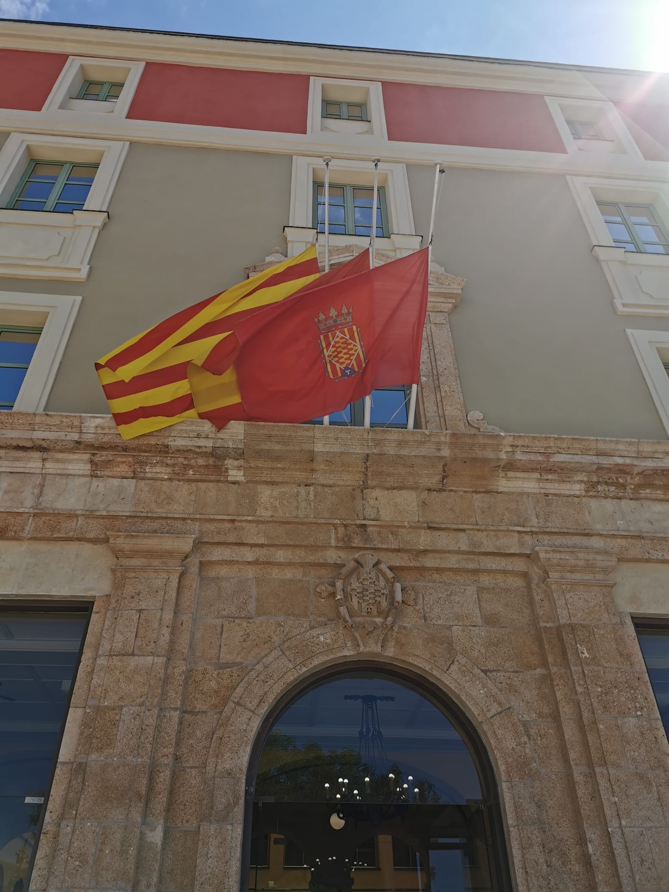 La Diputació de Tarragona se suma als 10 dies de dol oficial per les víctimes de la COVID-19