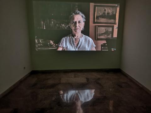 De Santiago de Xile a Barcelona: el retrobament d'una neta amb la seva àvia inspira la nova exposició al MAMT