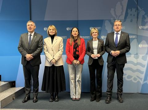 Les presidències de les quatre diputacions amb la consellera basca.