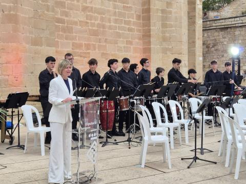 La presidenta de la Diputació, Noemí Llauradó, durant el concert del 50è aniversari de l'Escola i Conservatori de Música de la Diputació a Tortosa