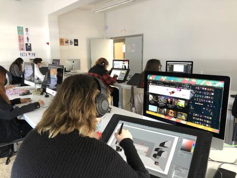 Imatge de recurs d'una classe als centres d'ensenyament artístic de la Diputació