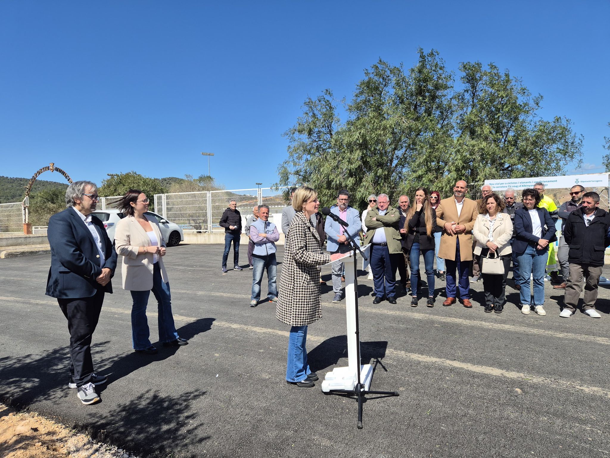 Moment dels parlaments inaugurals al veïnat d'Albinyana