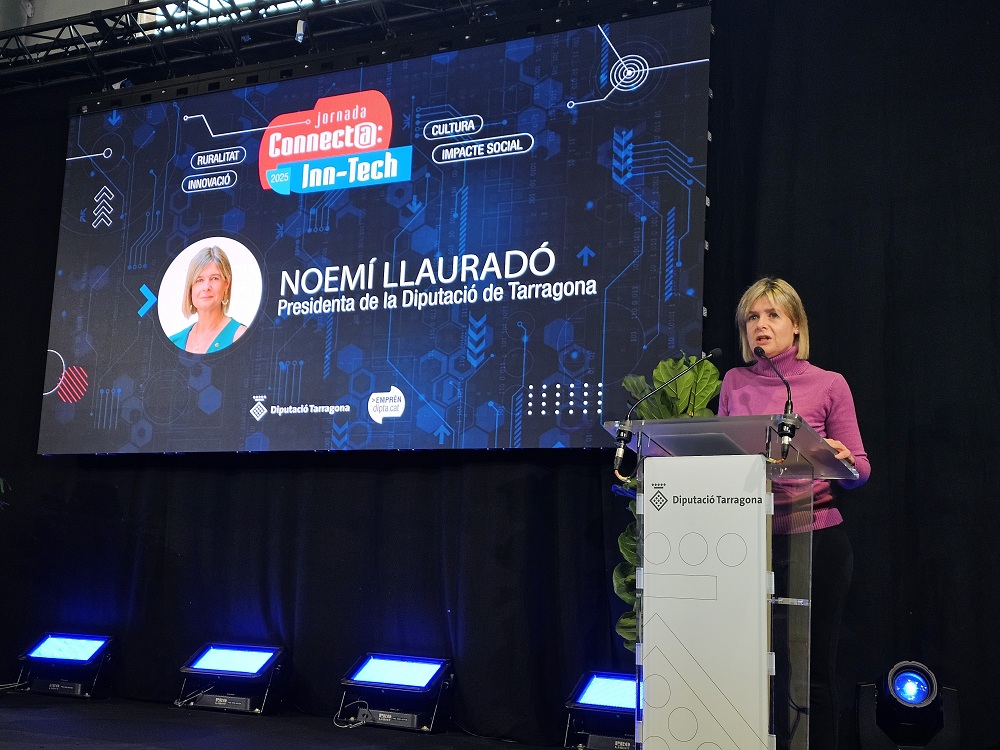 La presidenta de la Diputació donant la benvinguda als assistents