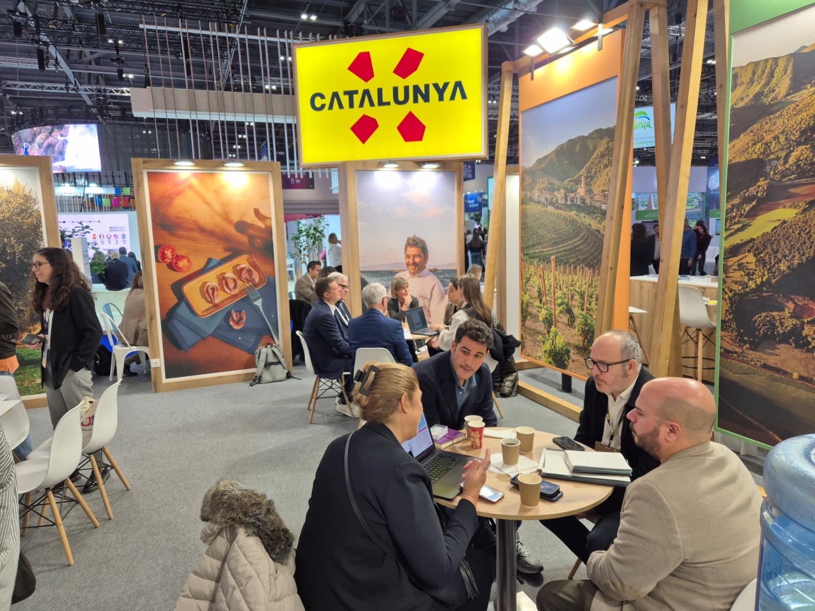 Zona de reunions de l'estand de Catalunya