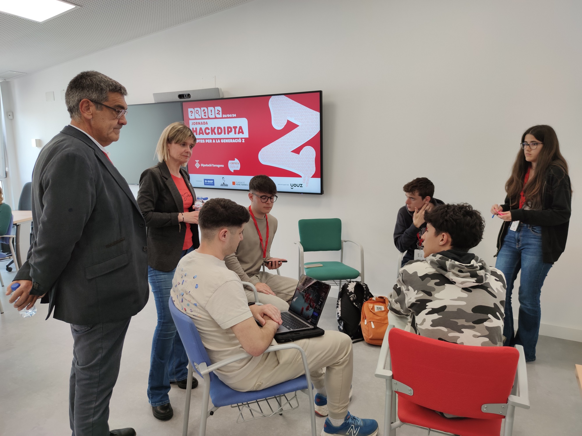 El treball s’ha realitzat per equips multidisciplinaris, aplicant la metodologia del design thinking
