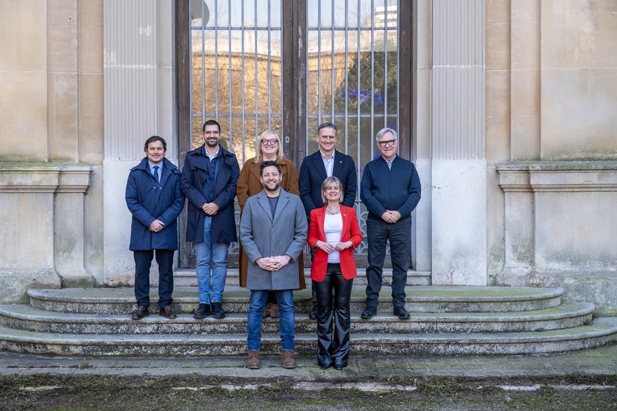 Fotografia de grup de la roda de premsa amb representants de la Diputació i l'Ajuntament de Tarragona