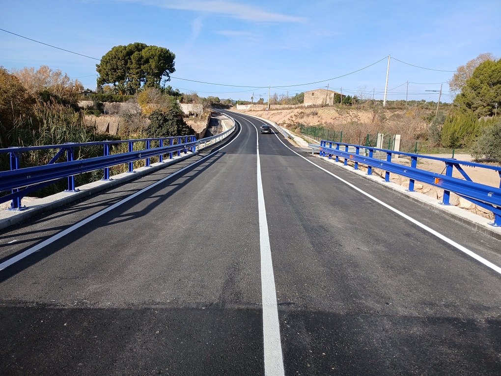 El pont sobre el torrent del Caus s'ha eixamplat