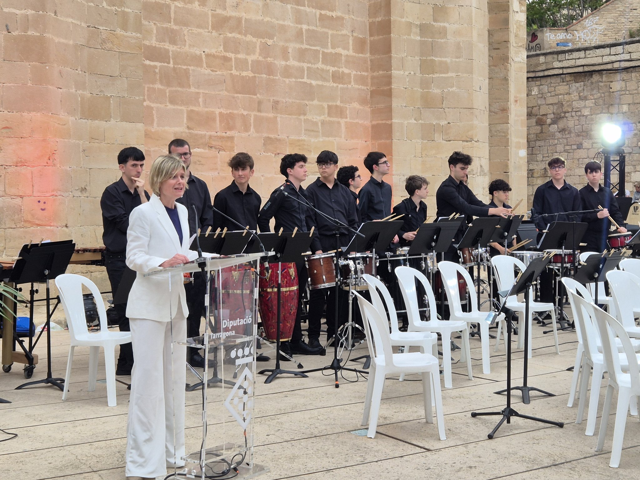 La presidenta de la Diputació, Noemí Llauradó, durant el concert del 50è aniversari de l'Escola i Conservatori de Música de la Diputació a Tortosa