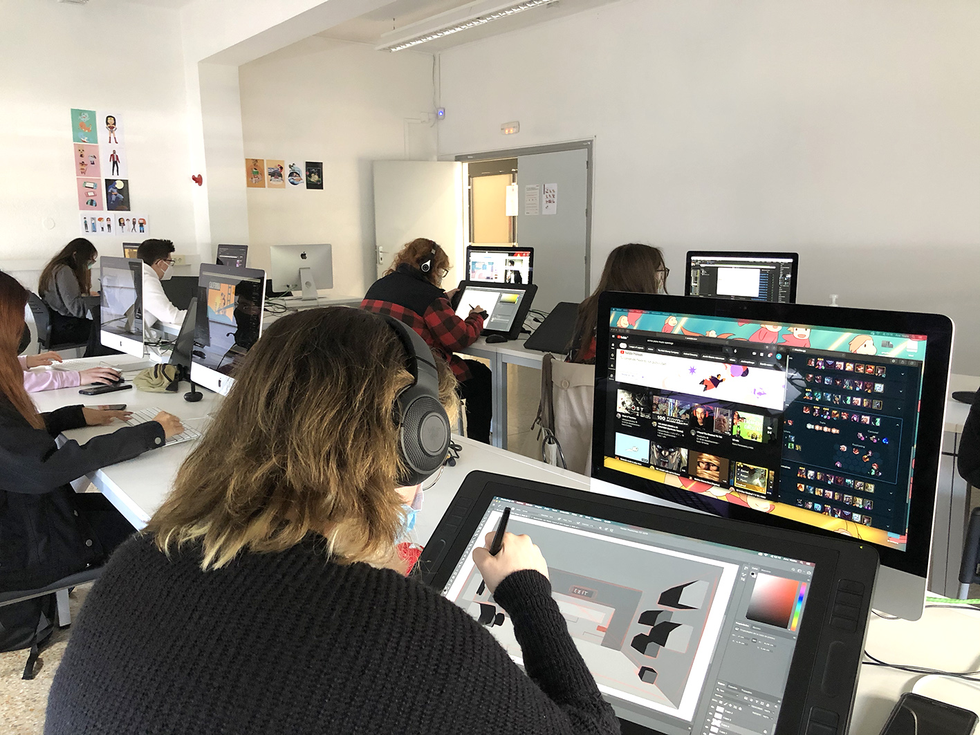 Imatge de recurs d'una classe als centres d'ensenyament artístic de la Diputació